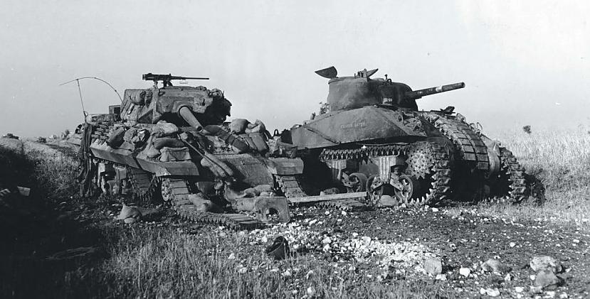 Amerikāņu M10 TD un M4 Sherman... Autors: DamnRiga WWII Sašauti amerikāņu tanki