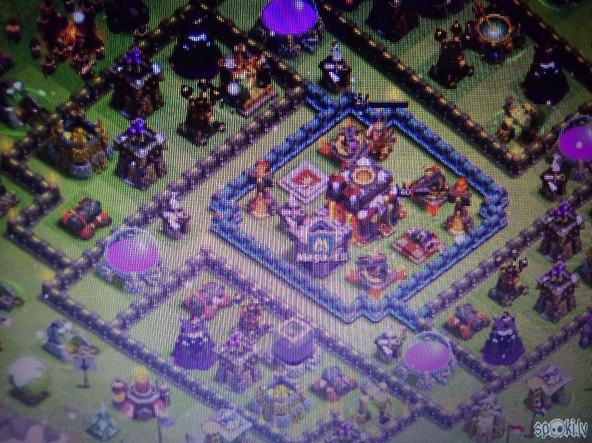 Clash of Clans... Autors: Kas_par_stāstu 10 labas mobilo telefonu spēles (android) !!!