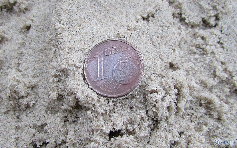 Pirmā monēta  eirocents Autors: pyrathe Ar metāla detektoru pa pludmali 2016