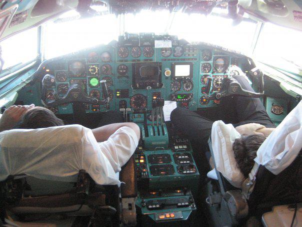 Apmēram 4354 pilotu... Autors: daniels44 16 fakti par lidošanu, kurus aviokompānijas negrib, lai tu uzzini!