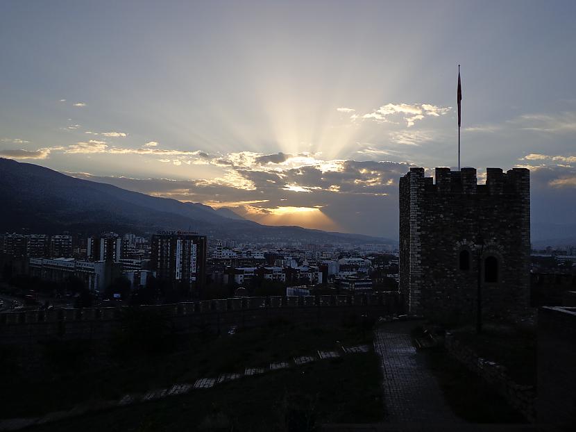 Jā Kalni scaronodien daļēji ir... Autors: Pēteris Vēciņš Skopje - pilsēta ar ambīcijām (Maķedonijas ceļojuma 1. daļa).