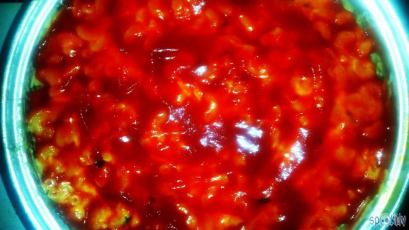 Un klājam virsū tomātu mērci Autors: tokyowolf Makaronu pica