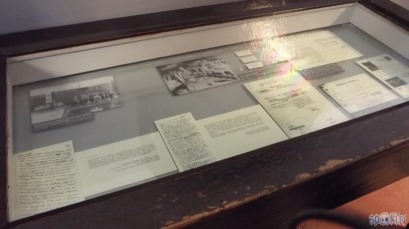 Biļetes uc papīri kā atļaujas... Autors: Fosilija Es tur biju, es to redzēju - Aušvices koncentrācijas nometne Birkenau #1