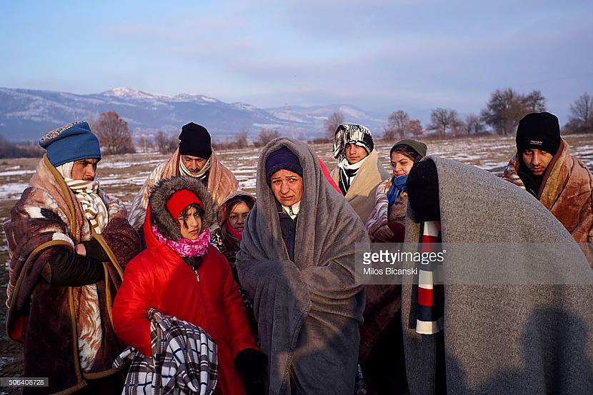 Scaroniem bēgļiem ir segas... Autors: Heroīns14 Bēgļu straumes bargajā Balkānu ziemā.