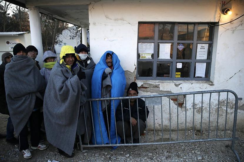 nbspDjurics stāsta ka centies... Autors: Heroīns14 Bēgļu straumes bargajā Balkānu ziemā.