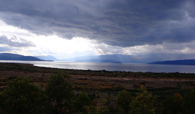 Atgriežoties ezera piekrastē... Autors: Pēteris Vēciņš Prespas ezers un ābolu paradīze Resene (Maķedonijas ceļojuma 4. daļa).