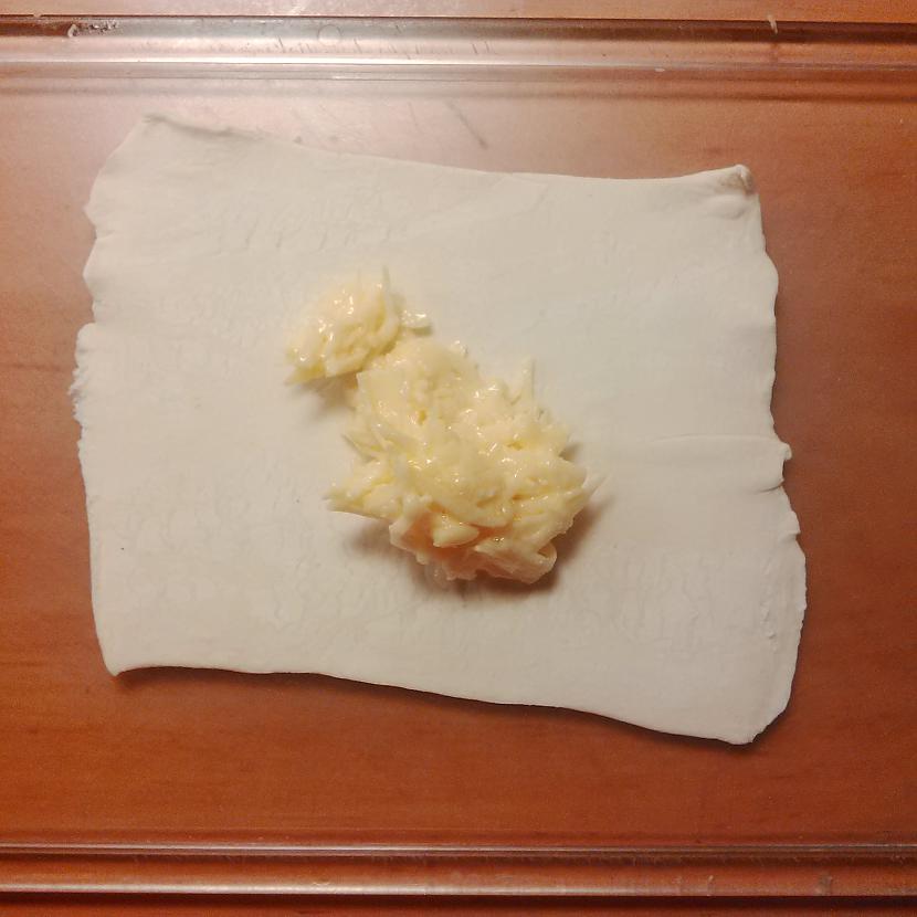 Ieliekam vidiņā siera... Autors: Fosilija Eksperiments: Bulciņas ar sieru.