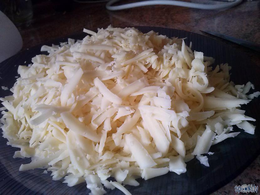 Sarīvēju sieru Daudz siera... Autors: Soul Eater Parodija par lazanju.