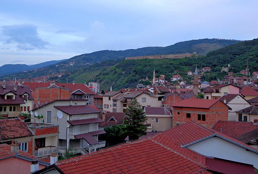 Tālāk kalnā virs pilsētas var... Autors: Pēteris Vēciņš Kosova 5. daļa: Kosovas tūrisma citadele - Prizrena