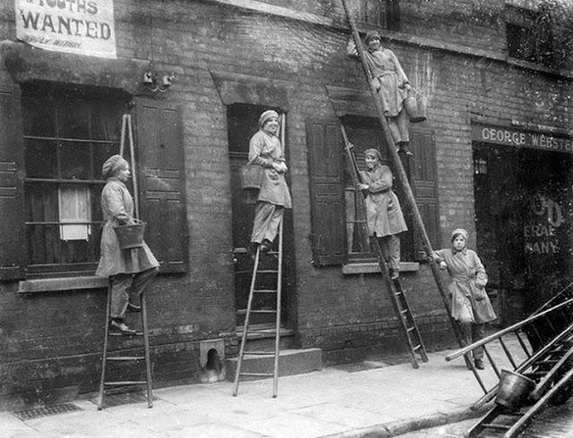Logu mazgātājas Londona 1917... Autors: theFOUR Vēsture bildēs - 11. daļa.