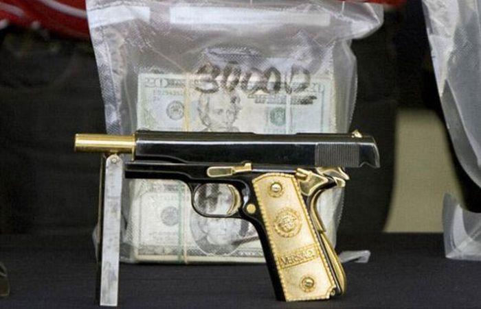 Pusautomātu Magnum 357 ar... Autors: 2016 Tu neticēsi, ko policija atrada meksikāņu mafijas bosa mājā!