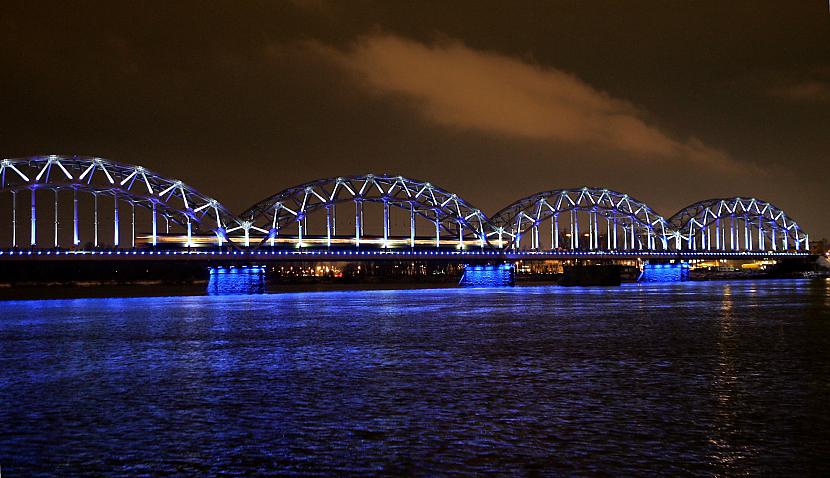  Autors: Fosilija Rīgas Dzelzceļa tiltam vairāk nekā 100 gadi.