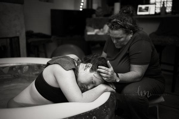  Autors: matilde 20 emocionālas bildes, kur redzamas mātes, kuras palīdz savām meitām dzemdēt