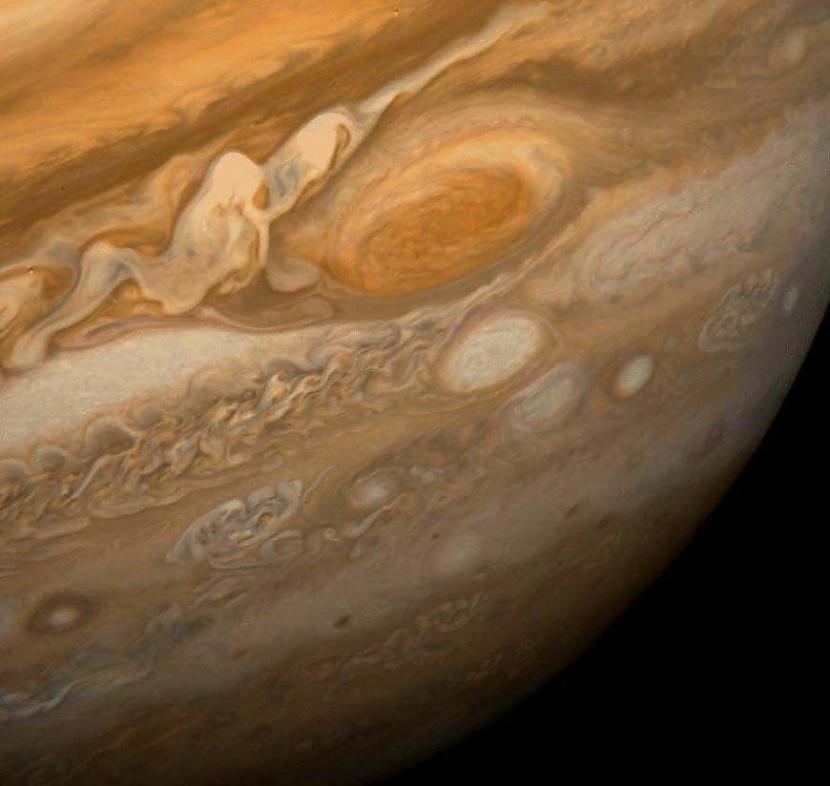 Izbaudi īstu vētru Jupitera... Autors: Testu vecis Labākās atpūtas vietas Saules sistēmā