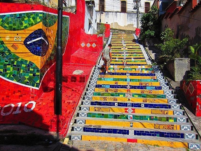 Riodežaneiro Brazīlja Autors: BlackBetty88 Izdaiļotas kāpnes. Ielu māksla.
