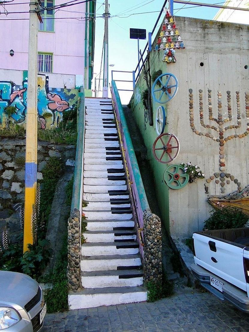 Valparaiso Čīle Autors: BlackBetty88 Izdaiļotas kāpnes. Ielu māksla.