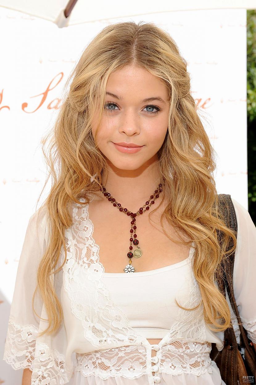  Autors: Fosilija Sasha pieterse