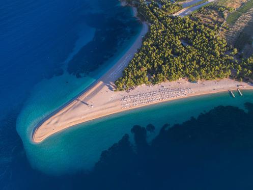 Zlatini Rat HorvātijāZlatini... Autors: LeģendāraisDJ 5 pārsteidzošas pludmales, kuras vajag apmeklēt savas dzīves laikā
