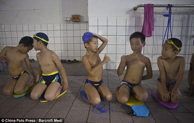 Ķīniescaronu zēni gaida savu... Autors: Geimeris ĶĪNA: olimpieši caur asarām.