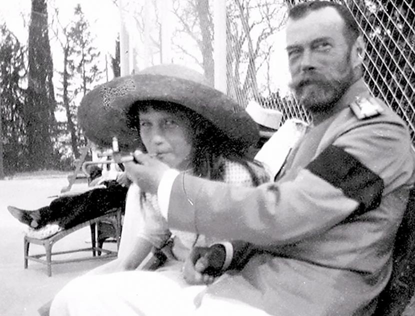 Cars Nikolajs II atļauj savai... Autors: matilde 18+ retas vēstures fotogrāfijas, kuras Tu, iespējams, nekad neesi redzējis