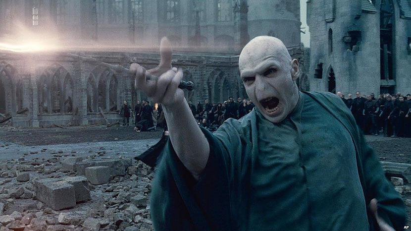 4 Alternatīvā relaitāteGrāmatā... Autors: šefs Harija Potera turpinājums: 5 fakti par jauno grāmatu: Voldemorta meita u.c.