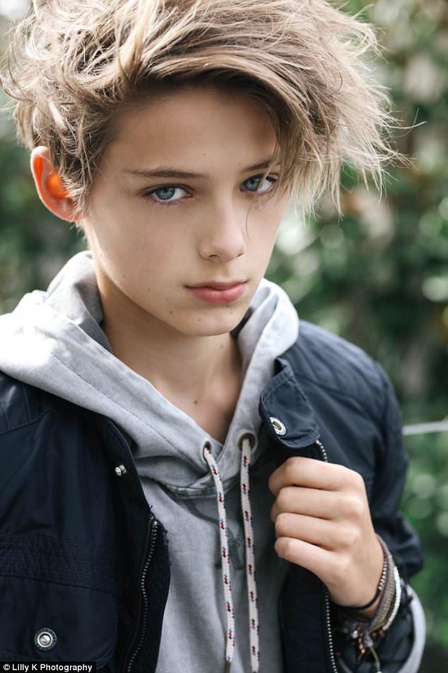 Vai piekrīti ka viņscaron ir... Autors: matilde 12 gadu vecumā viņš tiek pasludināts par pasaulē skaistāko puisi