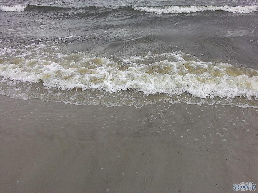  Autors: Kolch Šodien jūrā viļņi.