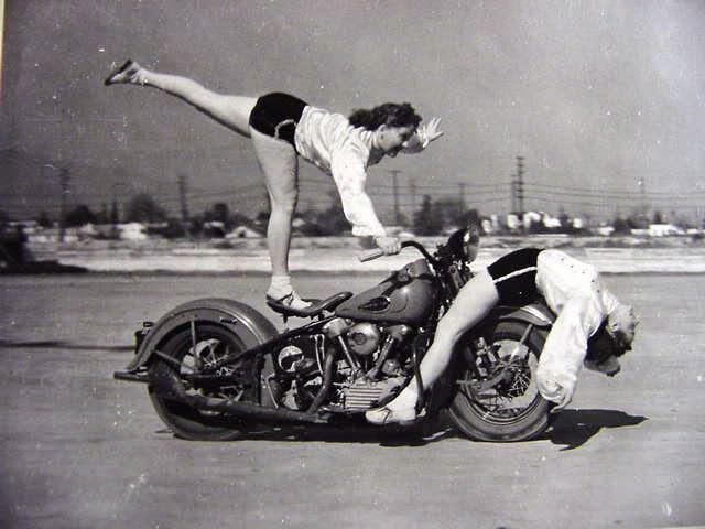 Sievietes uz motocikliem... Autors: Sanna Sievietes: Simts gadu uz motocikla