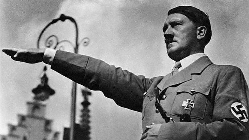 Ādolfs Hitlers 2 pasaules kara... Autors: Ciema Sensejs Ādolfs Hitlers piemānījis visus un pat nodzīvojis 9 gadus ilgāk par Staļinu