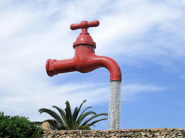 Ūdens krāna strūklaka Menorkas... Autors: Ciema Sensejs Atmiņā paliekošas strūklakas