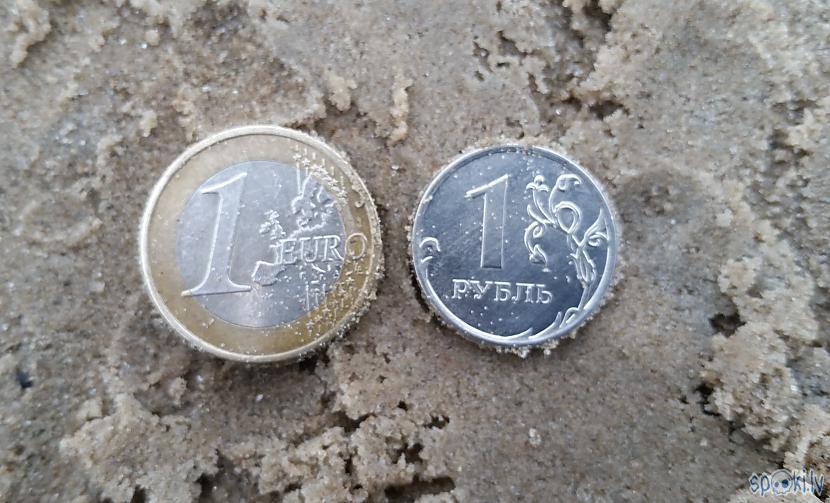 Eiro blakus rublītim Autors: pyrathe Atradumi pludmalē ar metāla detektoru 2016 (sezonas noslēgums)