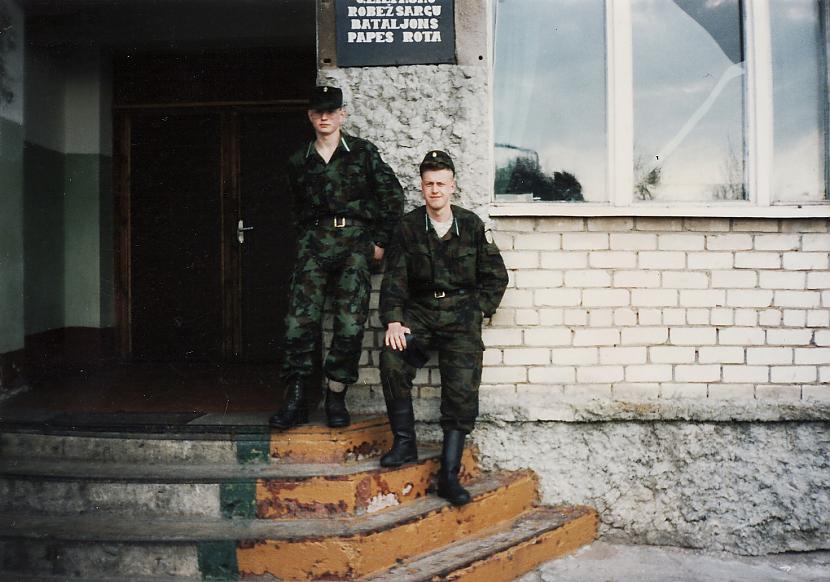 Abi karaviri pie iespējamas... Autors: Heroīns14 Kad Latvijā vēl bija obligātais dienests armijā...