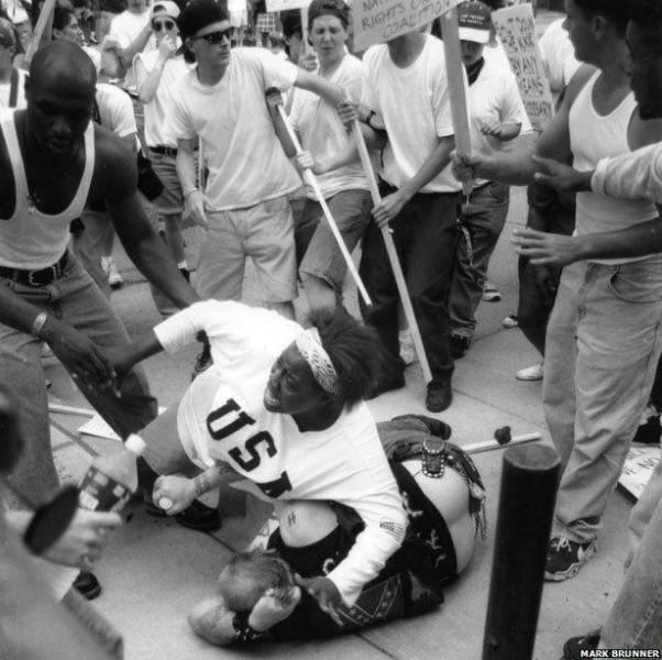 Melnā sieviete aizstāv rasistu... Autors: Ciema Sensejs Vēsture bildēs #3