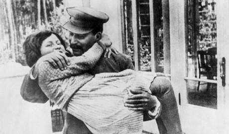 Staļins kopā ar savu meitu Autors: Fosilija PSRS laiki (2. daļa)