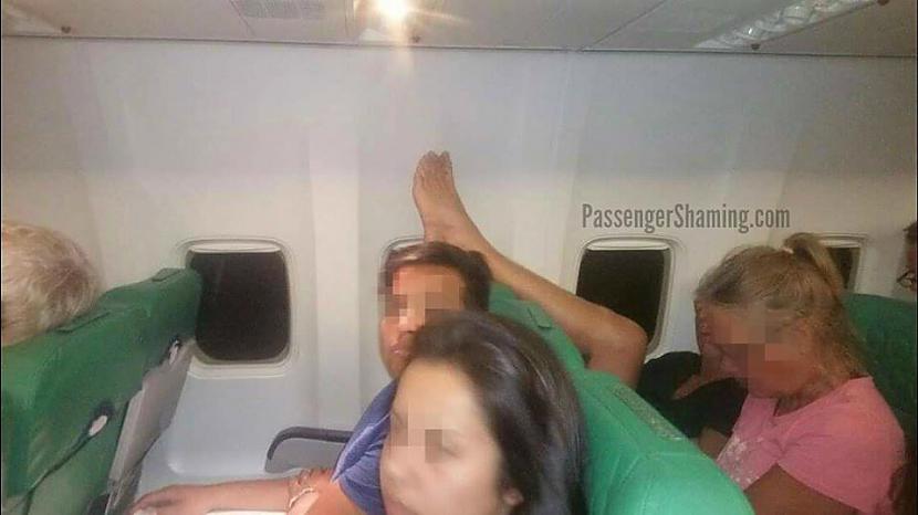  Autors: EV1TA Kad lidmašīnas pasažieri pārvēršas par ļaunāko murgu...