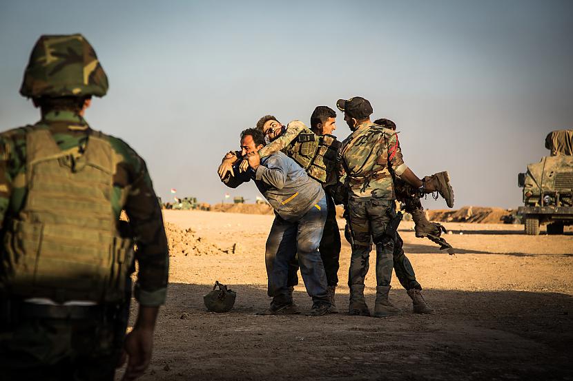 Kurdu Bruņoto spēku karavīri... Autors: WhatDoesTheFoxSay 2016. gada 35 spēcīgākie foto.