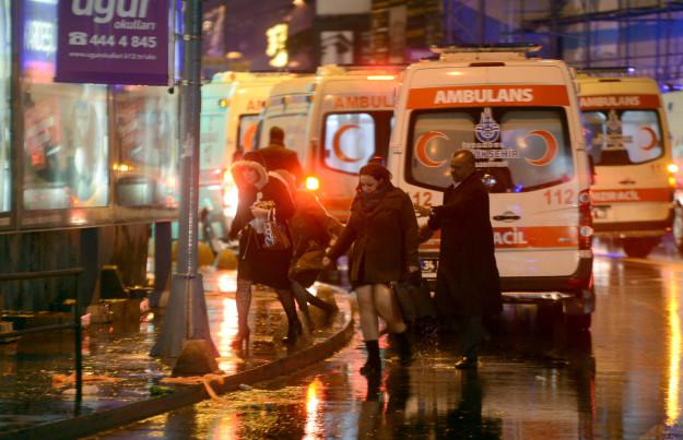  Autors: Syder Jaunā gada svinības pārvēršas par slaktiņu Stambulā, naktsklubā.