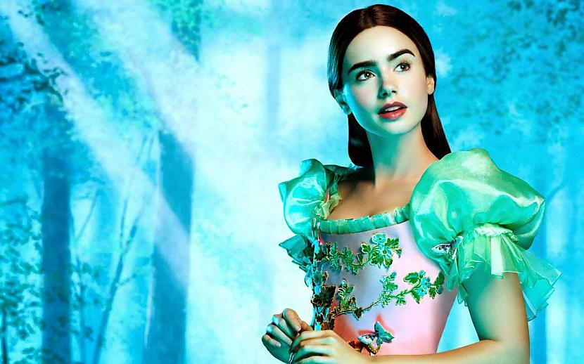  Autors: Fosilija Lily Collins bilzu paka