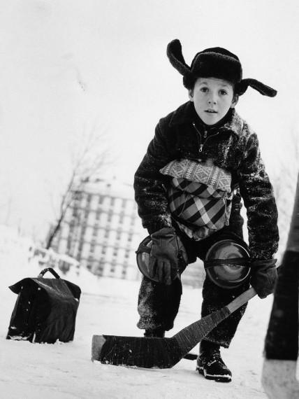 Ja gribējās uzspēlēt hokeju... Autors: Emchiks Bērnība Padomju Savienībā, bildēs