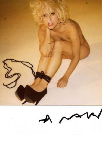  Autors: matilde Uz robežas starp BDSM un erotiku: Lēdijas Gagas jaunā provokatīvā fotosesija