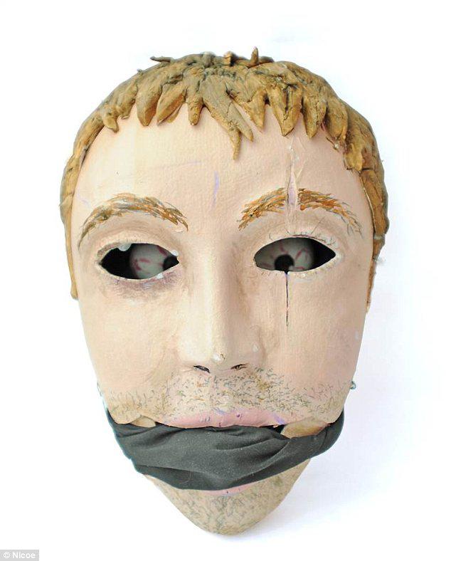 quotEmocionālais ķīlnieksquot Autors: sfinksa Bijušo karavīru veidotās maskas