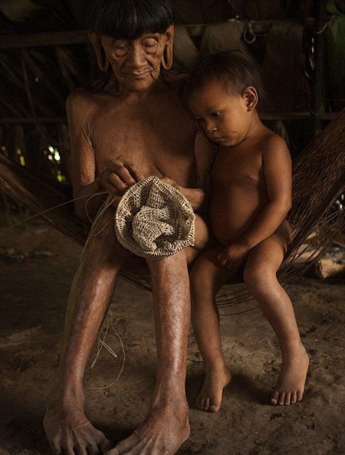 Guarāni uztura pamats ir... Autors: bebuljons Fotogrāfs 12 dienas pavadīja kopā ar kādas Amazones cilts mežoņiem.