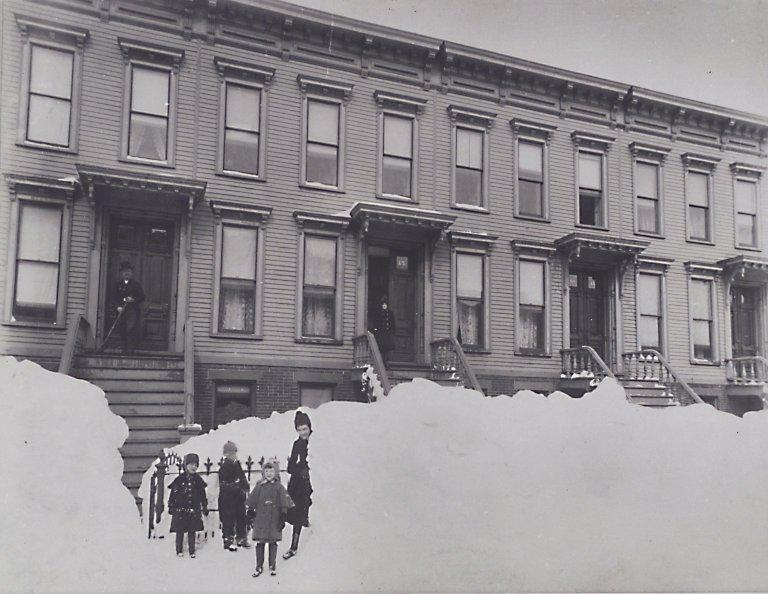Ja es būtu bijis bērns tā... Autors: Lestets 1888. g. sniega vētra, kas pārvērta Ņujorku