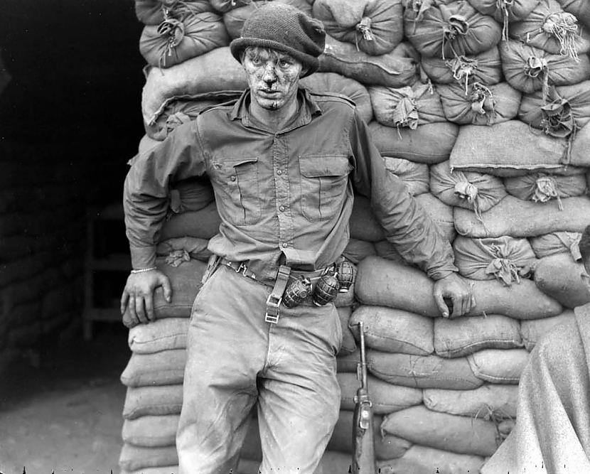 Kareivis Korejas kara laikā... Autors: Lestets No mīlestības līdz nāvei - ikoniskas fotogrāfijas