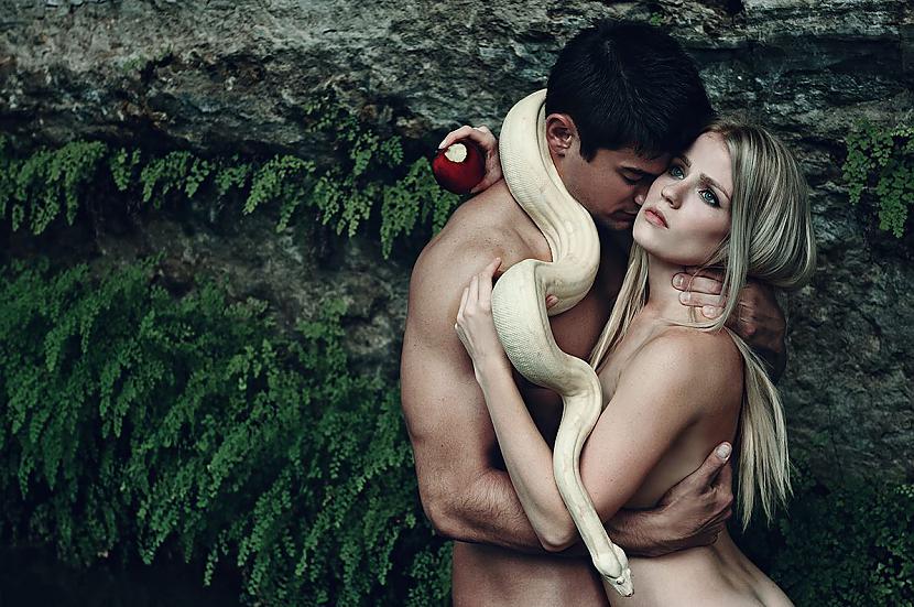 Čūska satika IevunbspCaur viņu... Autors: Lestets Neizstāstītais par Ēdenes dārzu