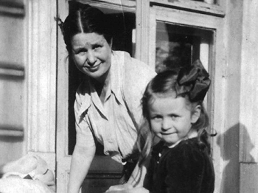 Irēna un viņas meita Janka Autors: princeSS Medmāsa, kura Holokausta laikā izgāba 2500 ebreju bērnus no nāves.