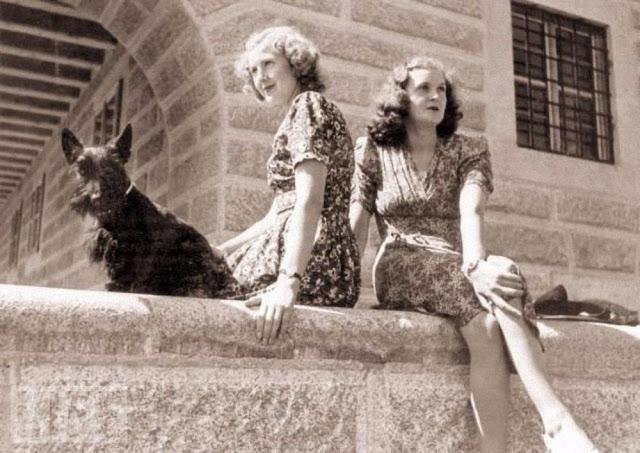 Eva pa kreisi ar jaunāko māsu... Autors: Lestets Eva Brauna - vēl neredzētas Hitlera sievas fotogrāfijas