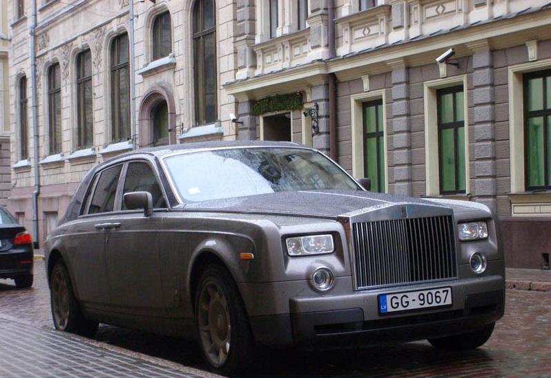  Autors: LGPZLV Rolls-Royce ar Latviešu numurzīmēm.