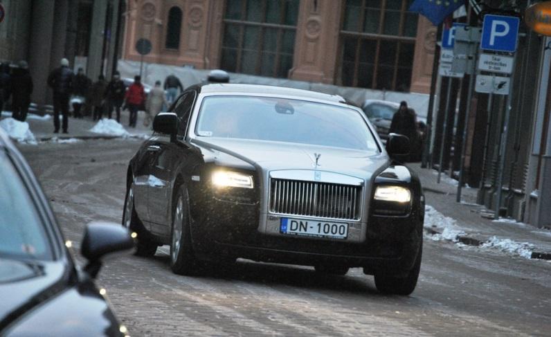  Autors: LGPZLV Rolls-Royce ar Latviešu numurzīmēm.