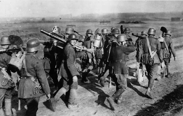 Vāciescaronu karavīri ar... Autors: Lestets Kauja pie Sommas - asiņainākā kauja vēsturē